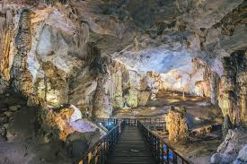 Free Photo | Boardwalk system inside the beautiful paradise cave in vietnam