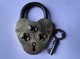 Ancien Cadenas Rare A Chiffres Et A Clef Sur Priceminister Serrure Porte Heurtoir De Porte Serrure