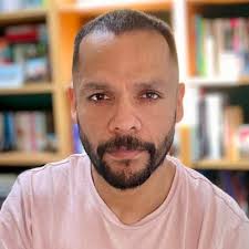 Luis Guerra (@LguerraC)