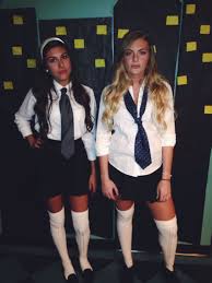 Serena Van Der Woodsen And Blair Waldorf In School Uniforms Costume Cool Halloween Costumes Halloween Costumes College Cute Halloween Costumes