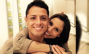 Javier hernandez chicharito plays for la liga club real madrid, on loan from epl side manchester united, and the national team of mexico. Wie Alt Ist Chicharito Frau