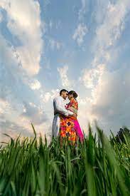 Poo Pre Wedding Photoshoot Outdoor Wedding Photoshoot Poses Pre Wedding Poses