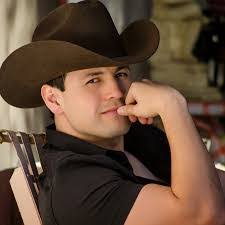 Luis Salomon's Instagram, Twitter & Facebook