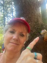 Hiking & hiding ! It's been too long! Loving it 🥰!