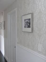 White frame with color inset for panel molding. Deirdre Desrosiers Interiors Wallpaper In Hallway Eingangsbereich Einrichten Eingangshallen Dekor Haus Deko