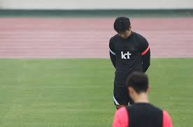 Jun 08, 2021 · 스포츠서울 이용수기자 축구국가대표 이강인(20·발렌시아)이 어릴 적 kbs2 '날아라 슛돌이'를 통해 사제의 연을 맺은 유상철 감독을 추모했다.이강인은 8일 개인 사회관계망서비스(sns)를 통해 고인이 된 유상철 감독을 위한 추모글을 남겼다. ì•„ í• ë¨¸ë‹ˆ ìœ ìƒì²  ê°ë…ë‹˜ ì´ê°•ì¸ ì´í‹€ ì—°ì† ë¹„ë³´ ì¤'ì•™ì¼ë³´