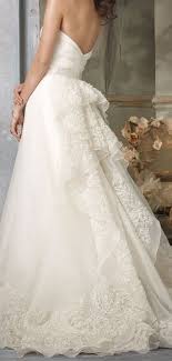 This Is Gorgeous Quite Similar To Kate Middleton S Wedding Dress With The Layered Ruffles At The B Wedding Dress Styles Jim Hjelm Wedding Dresses Bridal Gowns