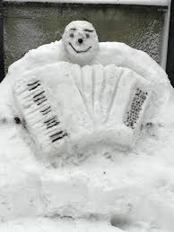 Circulatia este blocata pe multe drumuri nationale si judetene, numeroase trenuri sunt anulate sau au intarzieri de zeci de minute, traficul in orase de mult e sters din catalogul cetatenilor. Cel Mai Deosebit Om De Zapada Dupa Chipul Si Asemanarea Unui Moldovean Radu Zaplitnii Multi Dintre Prieteni Mi Au Zis Ce Ti Ai Facut Monument