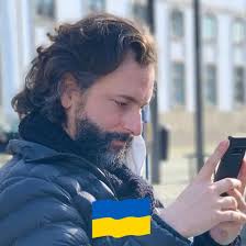 Gente, estou a anos querendo comprar um cravo (Harpsichord) mas não sei de  ninguém que possua este instrumento. Alguém aí sabe de alguém que trabalhe  com isso?