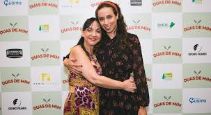 Estou orgulhosa de mim, espero continuar conseguindo fazer o trabalho dos remédios. Duas De Mim Diretora E Elenco Falam Sobre O Filme Em Coletiva Realizada Em Sao Paulo Loggado