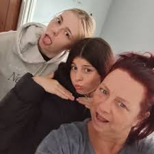 Today we had Kim & Dave Valentine in to sing and entertain us! As usual  they went down a storm and everyone thoroughly enjoyed the day. Plenty &  singing and dancing went