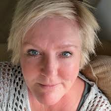 Kara Dexter's Instagram, Twitter & Facebook