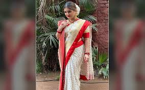 So, what do you think about her saree and look? Actress Srabanti Chatterjee Looks Ethereal In A Traditional Bengali Saree