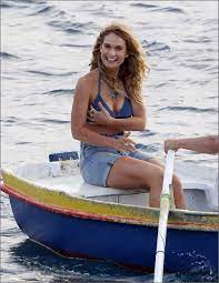 Here we go again actress, 32, rocked platinum blonde hair with anderson's signature bangs, circa the 1990s, in the first. Lily James Filming For Mamma Mia 2 In Croatia September 12