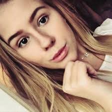 Clara Holly's Instagram, Twitter & Facebook