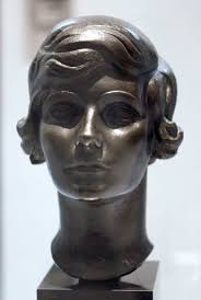 París repasa la vida de Coco Chanel a través de su célebre perfume N°5