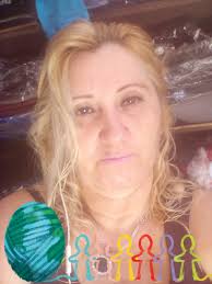 Don Amado sorprendió a doña Nidia con las flores amarillas 😍 Llevan juntos  ya 34 años.