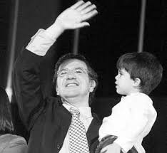 Joaquín josé lavín infante (santiago, 23 de octubre de 1953) es un economista, académico y político chileno, militante del partido unión demócrata independiente (udi). La Derecha Chilena Da La Sorpresa Al Lograr Empatar Con El Socialista Lagos