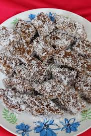 روتي جالا) je populárny malajčina a minangkabau čajové občerstvenie podávané s kari pokrmami, ktoré nájdete v. Azie Kitchen Kuih Kaswi Istimewa Azie Kitchen Yang Sedap Halal Recipes Asian Desserts Sweet Snacks