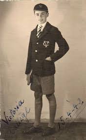 تلميذ في فيكتوريا كولدج ١٩٤٢ مصر مدرسه كانت معروفه في مصر تخرج منها مشاهير أمثال ملك الأردن حسين alexandria egypt old egypt egyptian history