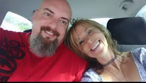 Mujer apuñalada brutalmente dice que la policía no hizo cumplir orden de  protección