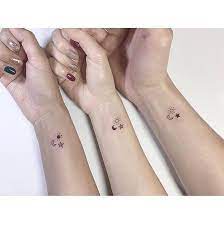 The most common colors for these tattoos are red or orange for an image of a sun and blue or lilac for a moon (and yellow for the stars around the moon). Sun Star Moon Minimalist Matching Tattoo Tatouage Lune Etoile Tatouage Etoile Poignet Tatouage