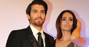 Can yaman's girlfriends if you wanna know who they are, watch our video now! Can Yaman S Ex Girlfriend Actress Bestemsu Ozdemir Ignored The Ban And Entered The Market Without A Mask