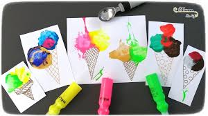 Ingrédients (2 personnes) prendre vos cornets de glace les trempé dans le chocolat puis les remplir de bonbons, mettre la guimauve enrobé de chocolat sur le dessus décoré. Glaces Peinture Et Marteau Activite Maman Sur Le Fil