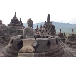Kemegahan yang dimiliki oleh candi borobudur tidak terlepas dari kehebatan. Sejarah Candi Borobudur Asal Usul Letak Relief Mitos Dan Misteri