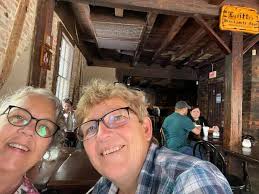 Anywhere near Metairie with good drinks and live music?