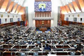 The bicameral parliament consists of the dewan rakyat (house of representatives) and the dewan negara (senate). Trhmhleo5wl7 M