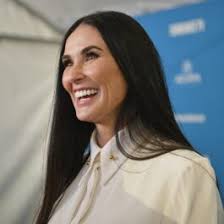 Vedete care nu își folosesc numele reale. Ce scrie în certificatul lor de  naștere