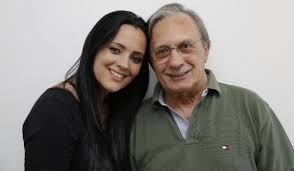 Ainda assim, não perde o ânimo e vive todas as etapas da doença com força e coragem. Filha De Carlos Cruz Revela Passado De Drogas E Alcool Vivia Dentro Do Carro