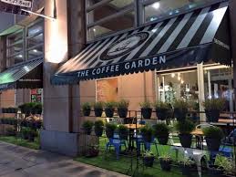 브라질 스페셜 티의 특징인 강한 단맛과 고소함, 부드러운 산미, 균형 잡힌 바디감이 정직하고 즐거운 커피. 10 Vibrant Cafes In Kuching That Are Worth Trying Holidify