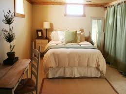 How To Decorate A Basement Bedroom 5 Ideas And 21 Examples Basement Guest Rooms Small Basement Bedroom Basement Bedrooms