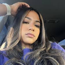 Arlette Duran's Instagram, Twitter & Facebook