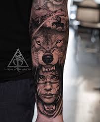 Du tatouage discret à celui qui recouvre le bras entier, vous trouverez forcément un style qui vous conviendra. Top 100 Tatouages Loup Pour Homme Tatouez