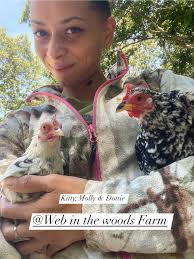 So I am very new to seramas. Just got babies and hatched one out last week.  I've been reading how docile they are. And now I'm actually wittnesing it  for myself. I'm