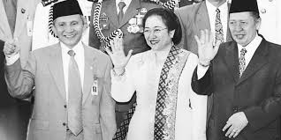 Berikut ini biografi megawati soekarnoputri, dimana beliau merupakan salah satu tokoh penting di indonesia dan juga salah satu anak kedua dari presiden pertama indonesia bapak ir. Hari Ini 18 Tahun Lalu Megawati Soekarnoputri Torehkan Sejarah Politik Indonesia Halaman All Kompas Com