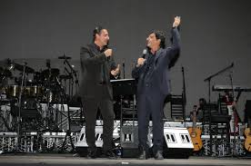 Emilio solfrizzi e antonio stornaioloapriranno la quarta edizione del cacc'e mmitte festival con l'happy recital il cotto e il crudo. Tutto Il Mondo E Un Palcoscenico Solfrizzi Stornaiolo A Bari Puglia Com
