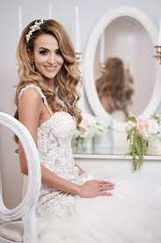 English Garden Style Wedding In California Strictly Weddings Bride Hairstyles Wedding Hairstyles Wedding Hairstyles For Long Hair