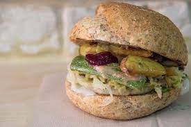 Hamburger of tofu and spinach the tofu, which thanks to its neutral flavor, lends itself to many preparations, if you add to this that despite the high protein content, has a low fat content. Panino Alla Piastr Burger Di Tofu Artigianale Zucchine Curcuma E Mandorle Patate Salsa Picca Picture Of Officina Vegana Naples Tripadvisor
