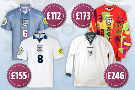 Consigue fotografías de noticias de alta resolución y gran calidad en getty images. Retro England Football Kits Worth Up To 246 On Ebay Is Yours Worth A Mint