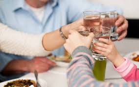 Quora Q Does Drinking Water During Meals Help Or Hinder The Digestive System Healthy Food Choices Home Remedies For Heartburn Drinking Water