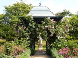Romantischer Rosengarten In 2020 Gartengestaltung Stauden Garten