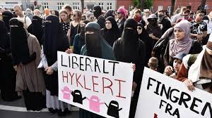 Explore 9gag for the most popular memes, breaking stories, awesome gifs, and viral videos on the internet! Boris Johnson Faces Criticism Over Burka Letter Box Jibe Bbc News