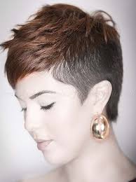 Coupe de cheveux rasé sur le coté femme: Coupe De Cheveux Courts Pour Femme Charliebirdy