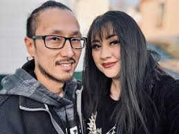 Hello! I'm Sabrina ❤️ im 26 and looking for some friends to play games  with! I play apex, genshin, sims4, COD and any co-op games really!  Consoles: switch, ps5, PC I usually