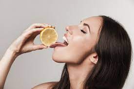 Untungnya, kombinasi lemon dan madu dalam air dapat melakukan hal itu. Benarkah Lemon Bisa Menurunkan Berat Badan Hello Sehat