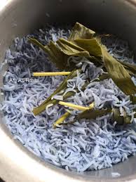 Ok, nasi kerabu kali ni saya jumpa dari aplikasi waze, kalau search, jumpa la nasi kerabu golok nami janggut. Cara Masak Nasi Kerabu Golok Ayam Bakar Untuk Orang Diet